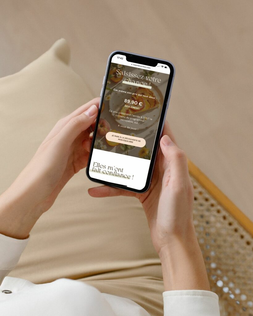 mockup mobile du site e-commerce Noémie Nutrition. Page de vente de programme de remise en forme et conseil nutritionnel