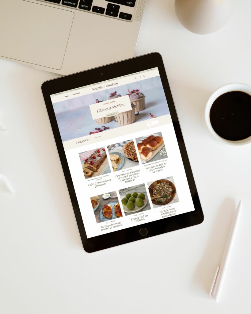 Mockup tablette de la partie blog du site de Noémie Nutrition, Nutritionniste diplômée, auteure et créatrice de programmes de nutrition et de remise en forme